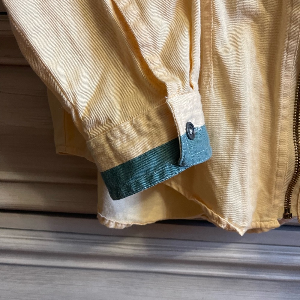 Vintage Levi’s Women's Cream Top with Teal Accents - Picture 6 of 9